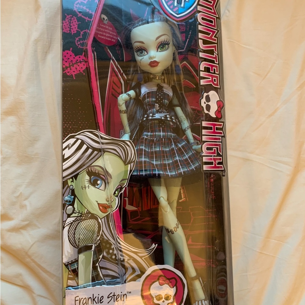 Rare 18” Monster High Frankie Stein doll. 2015